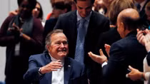 Cựu Tổng thống Mỹ George H.W. Bush phải nhập viện