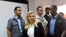 Phu nhân Thủ tướng Israel hầu tòa vì dùng tiền công gọi đồ ăn 