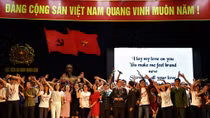 Màn thể hiện tài năng bằng tiếng Anh của sinh viên Học viện ANND 