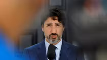 Kẻ đâm xuyên cổng nhà Thủ tướng Canada bị đưa ra xét xử