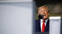 Tổng thống Trump tố cựu phụ tá phạm pháp khi viết sách "nói xấu" ông