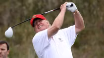 Bị "săm soi" quá đà vì chơi golf giữa mùa dịch, ông Trump nổi giận