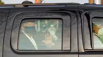 Bất ngờ xuất hiện trước công chúng, ông Trump có thể ra viện sớm