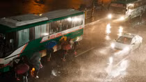 Siêu bão Mangkhut thổi bay miền Bắc Philippines với sức gió 120 km/giờ 