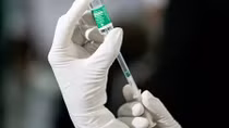 EU khởi kiện AstraZeneca vì chậm giao vaccine 