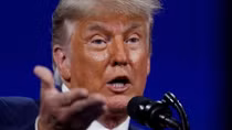 Ông Trump bị Facebook "cấm cửa" đến năm 2023