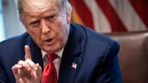 Ông Trump cấm công ty Mỹ giao dịch với Trung Quốc