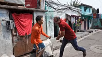 Lạ kỳ hình thức phạt người vi phạm lệnh phong toả ở Ấn Độ 