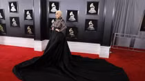 Các sao lộng lẫy trên thảm đỏ Grammy 2018