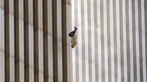 “The Falling Man” – Câu chuyện đằng sau bức ảnh ám ảnh nhất về sự kiện 11-9