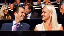 Vợ chồng con trai ông Trump đệ đơn ly hôn