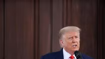 Ông Trump và đối thủ Biden quan điểm khác nhau về COVID-19