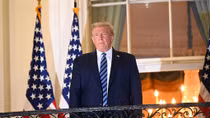 Ông Trump trở lại "đường đua" dù nhiễm COVID-19 