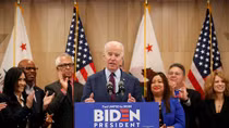 Tỷ phú Bloomberg rút lui, thêm sức mạnh cho ứng viên Biden trong bầu cử Mỹ