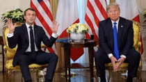 Ông Trump "khó chịu" ra mặt với Tổng thống Pháp