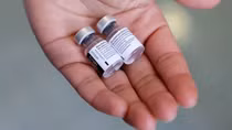 Y tá Mỹ nhiễm COVID-19 sau khi được tiêm vaccine 
