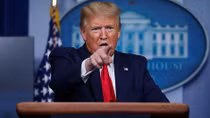 Tổng thống Trump tuyên bố tạm ngừng hoạt động nhập cư vào Mỹ