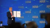 Ông Trump lại quyết định rút khỏi hiệp ước vũ khí quốc tế
