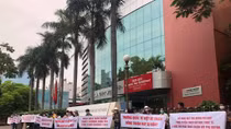 Mâu thuẫn với phụ huynh, nhà trường ra thông báo “đuổi học” học sinh
