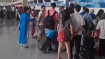 Nhiều rắc rối xung quanh chuyện đổi, trả vé máy bay, tàu lửa