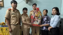 Thăm hỏi, tặng quà gia đình nạn nhân tai nạn giao thông