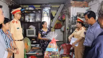 Thăm hỏi, hỗ trợ gia đình nạn nhân tai nạn giao thông