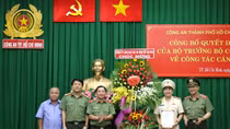 Trao quyết định Phó Giám đốc Công an TP Hồ Chí Minh 