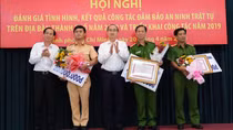 Khen thưởng các đơn vị tham gia khám phá vụ án 1,1 tấn ma túy