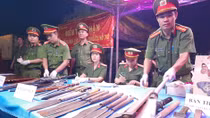 Người dân tự nguyện giao nộp nhiều súng, lựu đạn...