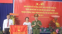 Xã Phú Mỹ Hưng đón nhận Cờ Thi đua xuất sắc của Bộ Công an 