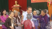 Phó Thủ tướng Thường trực Trương Hòa Bình thăm Mẹ Việt Nam Anh hùng 