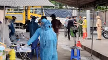 Test nhanh tại chốt kiểm soát, phát hiện 2 trường hợp COVID-19