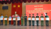 Khen thưởng thành tích khám phá đường dây ma túy lớn qua đường biển