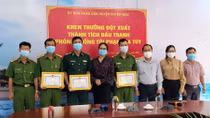 Khen thưởng 3 tập thể có thành tích triệt phá tụ điểm mua bán trái phép chất ma túy 