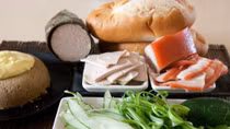 Thông tin về 140 trường hợp nghi ngộ độc thực phẩm do ăn bánh mì