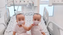 Trúc Nhi - Diệu Nhi về chung một giường, thích thú với khẩu trang làm đẹp