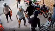 Đập phá tiệm hớt tóc vì chủ tiệm nói chuyện ồn ào