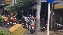 Nhiều người tụ tập mua bánh mì, chủ cơ sở bị phạt 15 triệu 