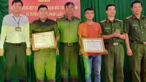 Khen thưởng nhiều cá nhân có thành tích bắt tội phạm