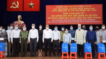 Phó Thủ tướng Thường trực Trương Hòa Bình tặng quà Tết cho đồng bào Chăm 