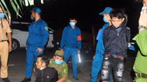Hai đối tượng mang theo ma túy tăng tốc chạy qua chốt kiểm dịch