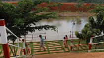 Bé gái bị đuối nước thương tâm