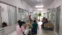 22 học sinh tiểu học nhập viện nghi ngộ độc thực phẩm