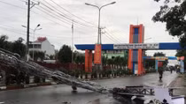 Dĩ An tháo dỡ cổng chào trên đường phố để tránh tai họa