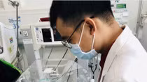 Kịp thời cấp cứu bé sinh non bị tắc ruột