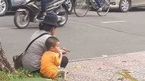 TP Hồ Chí Minh: Cơ quan chỉ 1/3 nhân sự đi làm; tạm dừng bán vé số và hàng ăn uống mang về