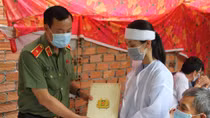 Thứ trưởng Lê Tấn Tới viếng Phó trưởng Công an xã hy sinh