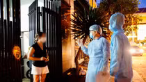 "Đi từng ngõ, gõ từng nhà, rà từng đối tượng"
