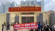 Người dân lại căng băng rôn đòi nợ chủ nhà hàng món Huế