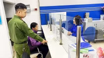 Cảnh giác trước những cuộc điện thoại lạ yêu cầu chuyển tiền